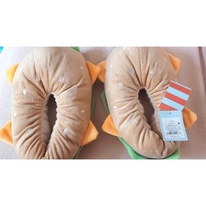 NWT Kids Fun Burger Indoor Soft Slippers -L(4-5)